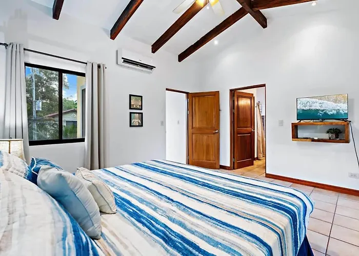 Inviting With Colorful Decor And Private Backyard Oasis With A Swimming Pool & Shaded Terrace Holiday home *