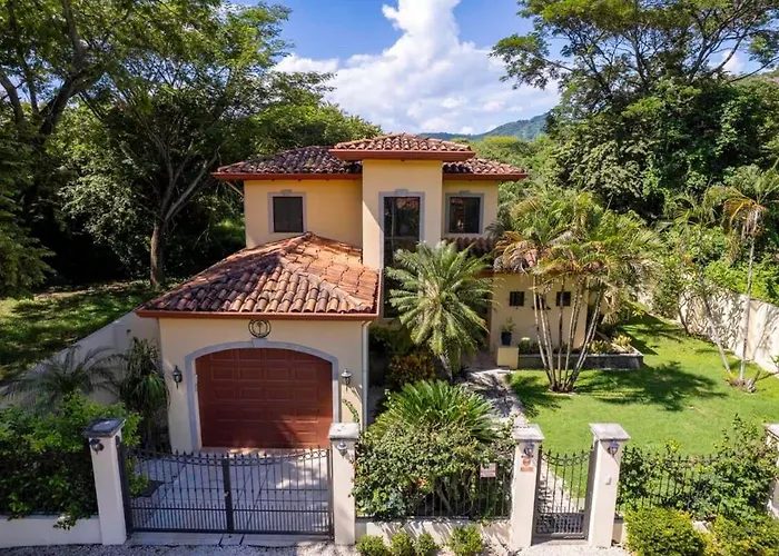 Inviting With Colorful Decor And Private Backyard Oasis With A Swimming Pool & Shaded Terrace *