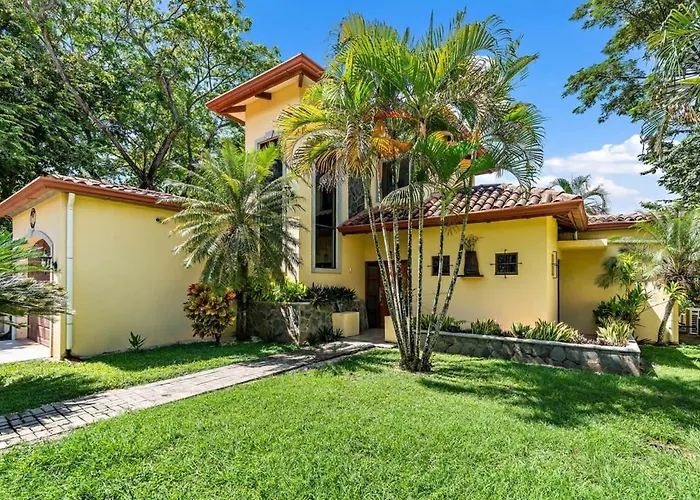 Inviting With Colorful Decor And Private Backyard Oasis With A Swimming Pool & Shaded Terrace * Santa Cruz (Guanacaste)